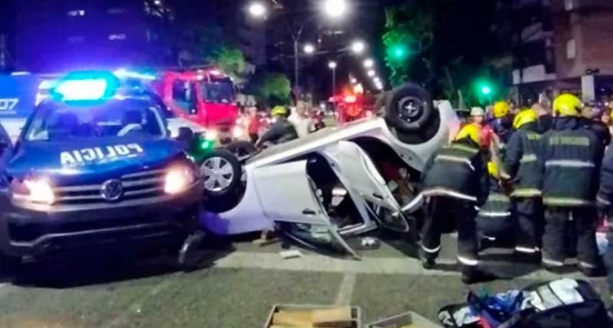 Violento choque entre patrullero y camioneta deja dos heridos