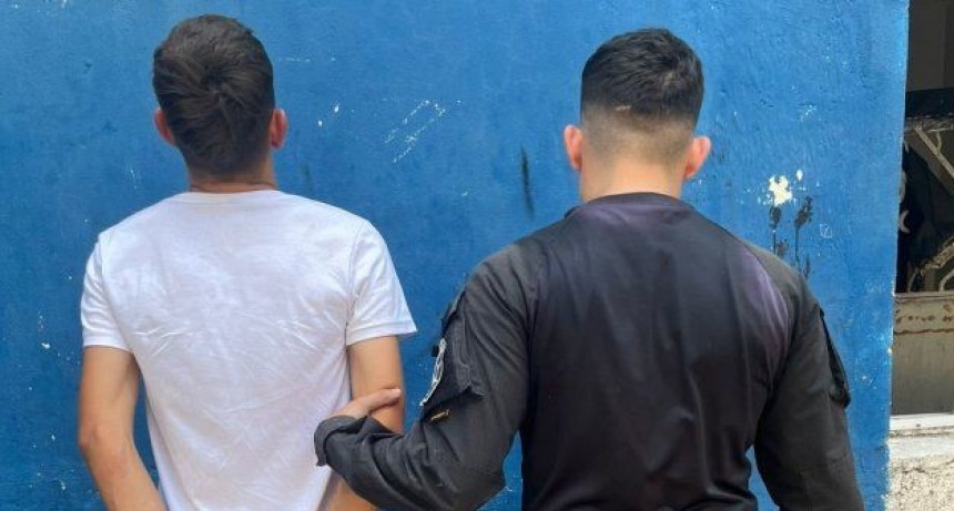 Detienen a un joven y un nene de 11 años con droga y dinero en Alberdi