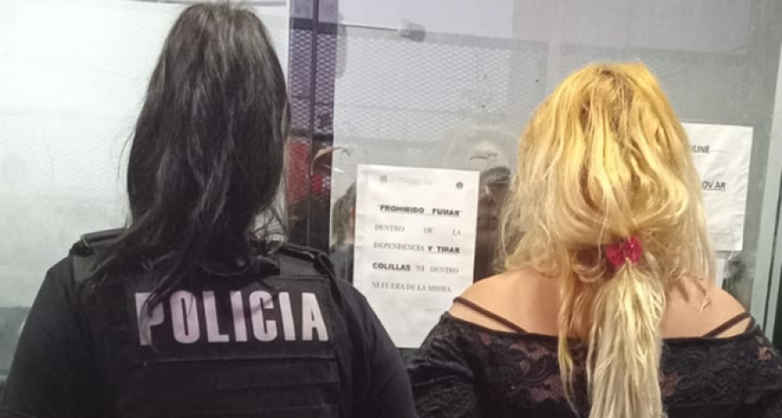Detienen a una mujer por apuñalar a su vecina embarazada acusándola de abuso sexual