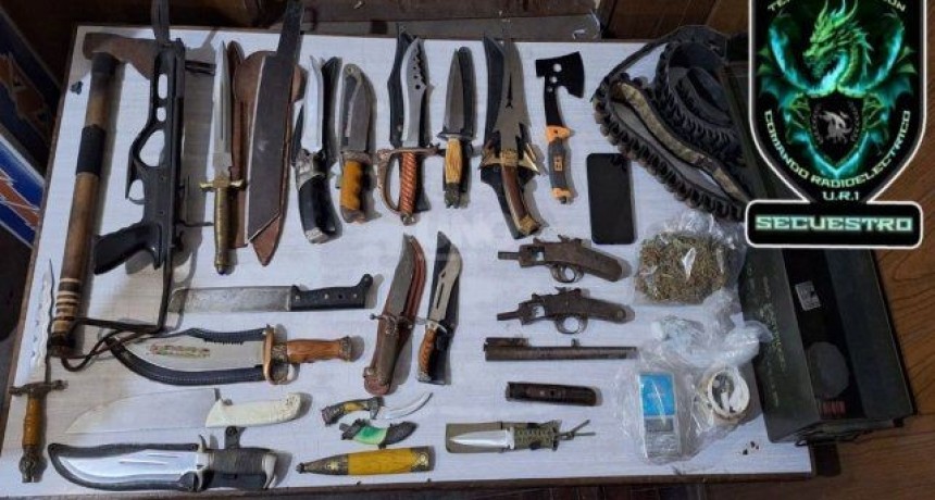 Santa Fe: Detenido por violencia de género también tenía un arsenal y drogas en su casa