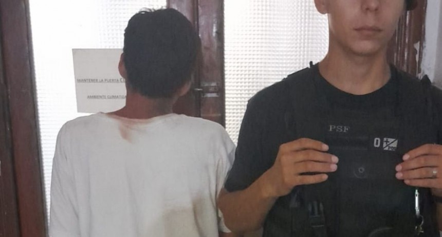 Robó un celular, huyó por el arroyo Saladillo y terminó hospitalizado