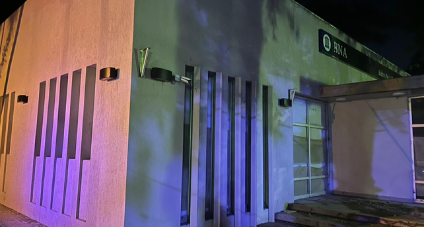 Detienen a dos hombres por robar cámaras de seguridad en un Banco Nación sin inaugurar