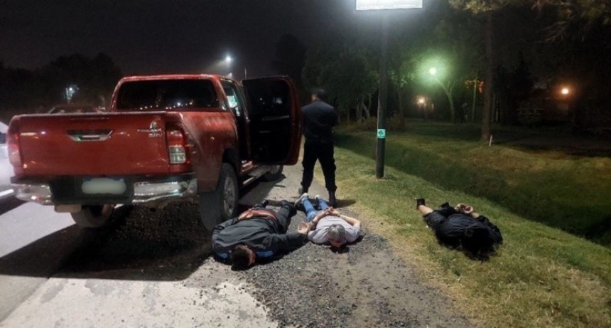 Intento de robo en Funes: cuatro detenidos tras ser sorprendidos por vecinos