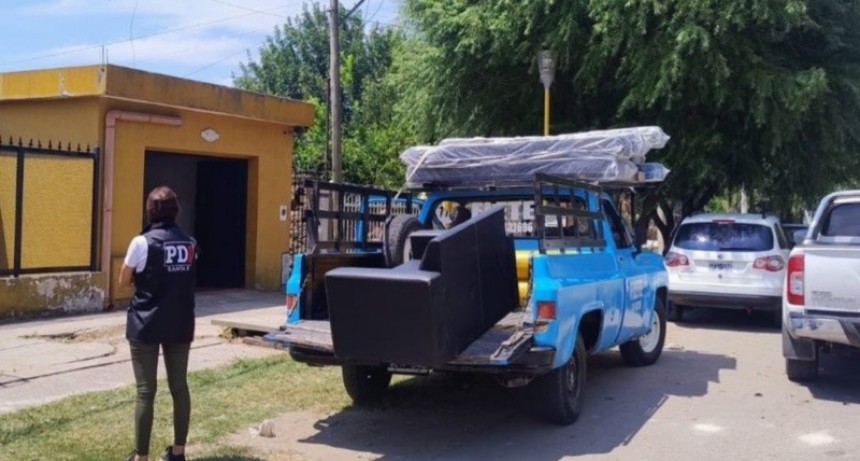 Detuvieron a un hombre por estafar a una mueblería con tarjetas de crédito robadas