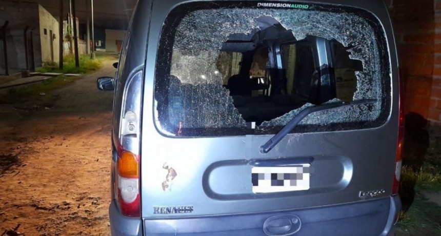 Santa Fe: Amenazó a vecina y ella le destrozó el auto a martillazos