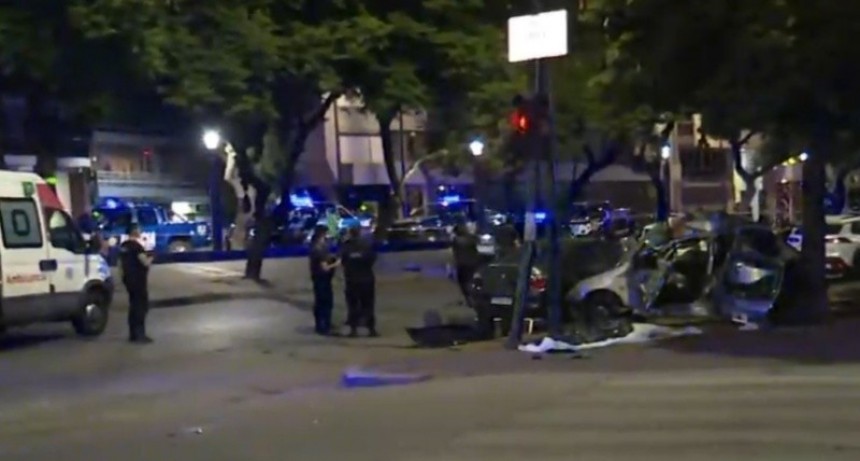 Una madre y su hija murieron tras ser atropelladas por un auto que iba a 120km/h en la costanera