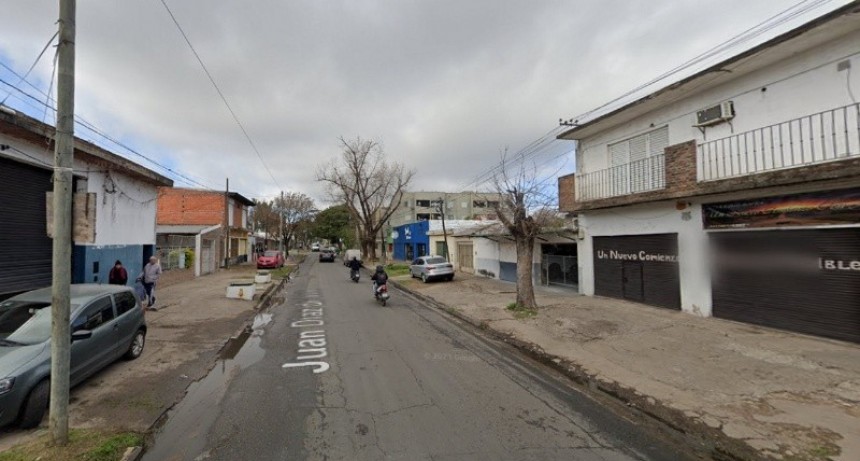 Insólito robo en barrio Ludueña: se llevan una pileta de lona aún con agua