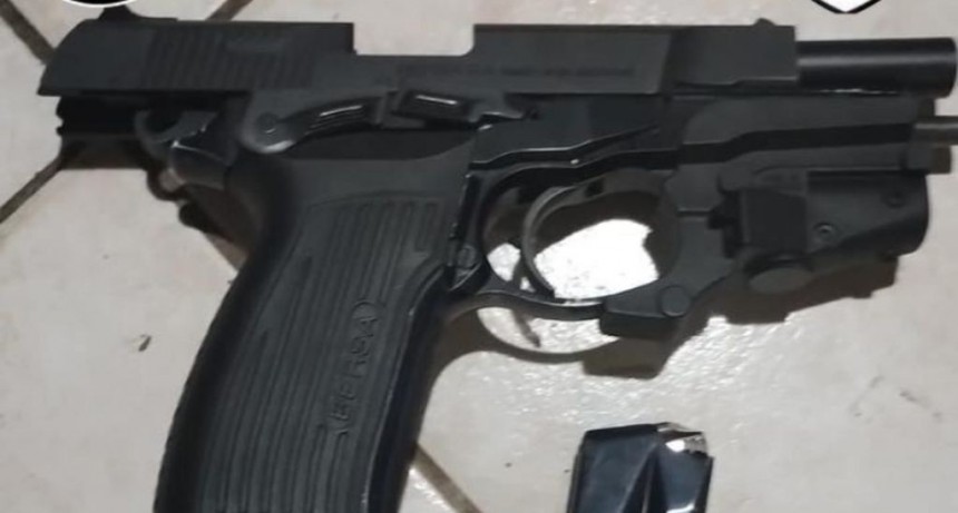 Detienen a un hombre por amenazar a sus vecinos con una pistola