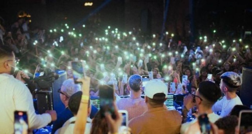 Denuncian robo masivo de celulares durante un show de RKT en Metropolitano