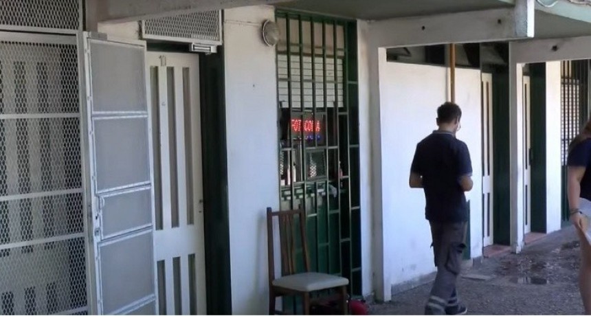 Violento asalto a una librera en zona sur: la amenazaron con un cuchillo y la encerraron