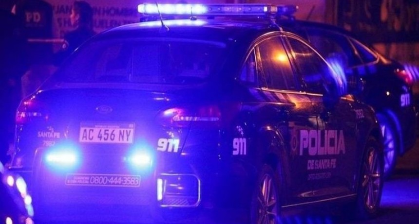 Joven sostuvo puerta para evitar que ladrones ingresen a su habitación, y le roban USD 10k