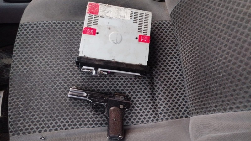 Amenazas en Villa Urquiza: cayó un hombre con una pistola centenaria tras un operativo policial