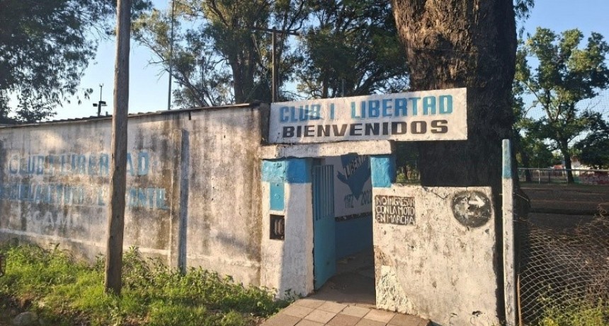 Investigan la muerte de un hombre encontrado sin vida en la cancha de un club infantil
