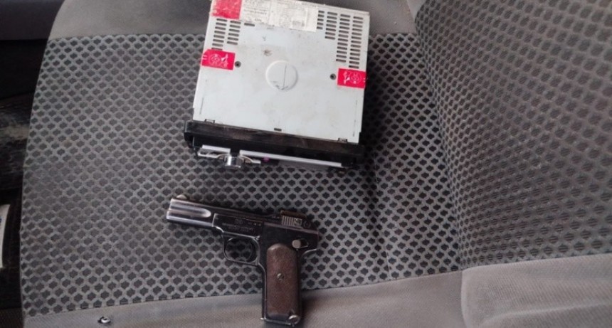 Amenazas en Villa Urquiza: cayó un hombre con una pistola centenaria tras un operativo policial