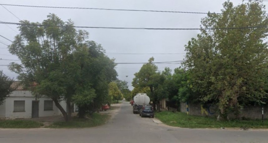 Motociclistas balearon una vivienda en zona oeste y fueron detenidos