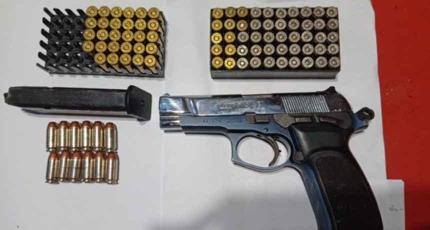 Detenido en Villa Gobernador Gálvez por intentar vender un arma en WhatsApp