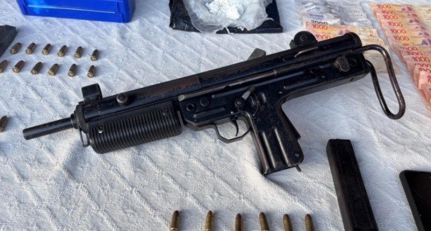 Detienen a seis personas en operativos con drogas y armas, entre ellas FMK3 robada a la Policía