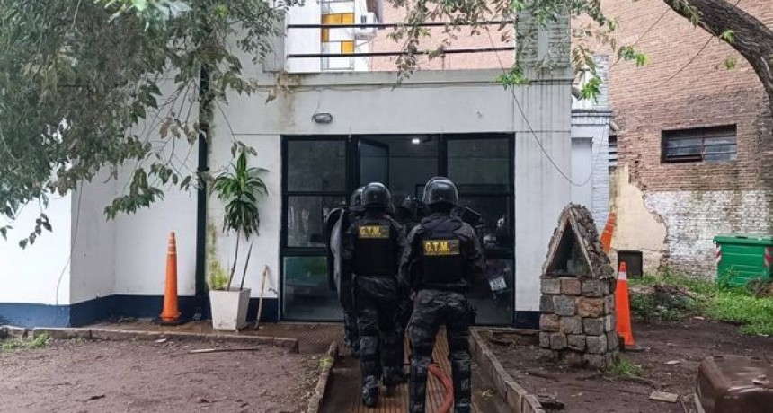 Fuga y motín en una comisaría: recapturan a cinco presos, pero uno sigue prófugo