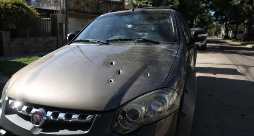 Ataque a tiros contra una camioneta en zona norte: 13 impactos y una nota amenazante