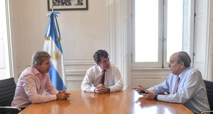 El Gobierno estima no renovar 15-20% de los contratos estatales
