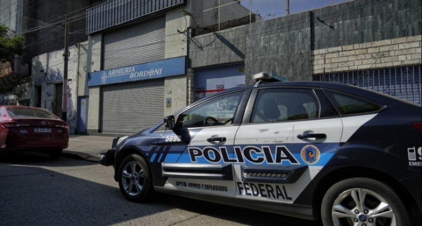 Balearon la casa de familiares de dos detenidos por tráfico de armas