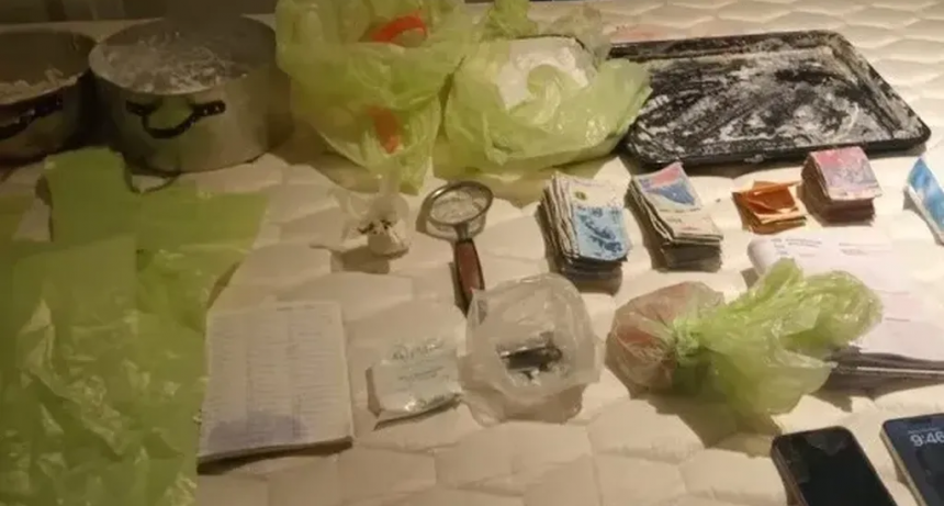 Condenan a una pareja por estirar cocaína en un departamento de Puerto Norte