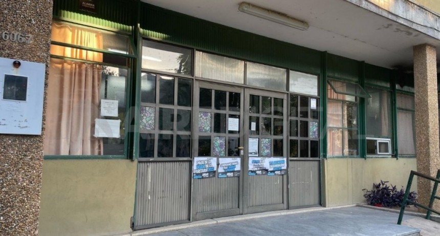 Santa Fe: Abren la escuela y hallan a un ladrón dormido en la biblioteca