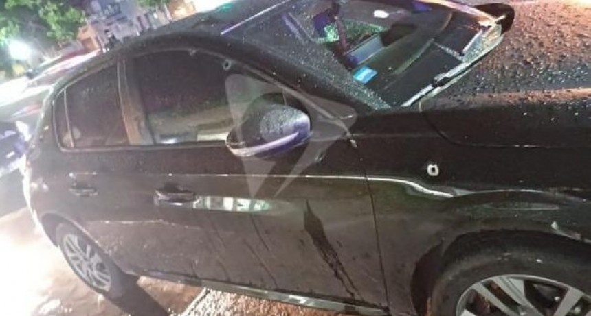 Santa Fe: Balearon el auto de un líder de la barra de Unión, pero salió ileso