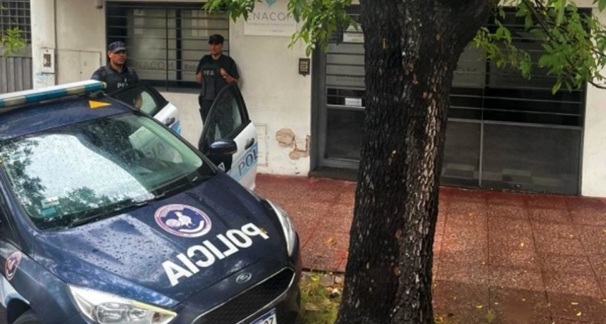 Despidos y tensiones en Enacom Entre Ríos: Policía impide el ingreso