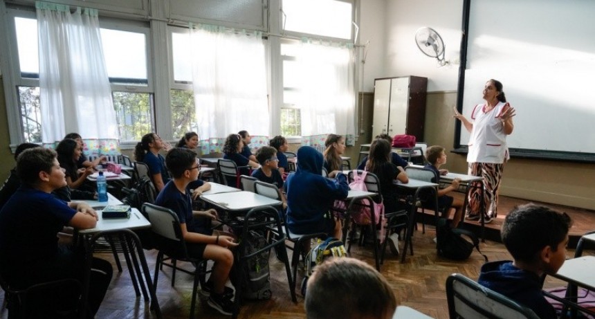 Incentivos para docentes: Santa Fe presenta el Plan Asistencia Perfecta
