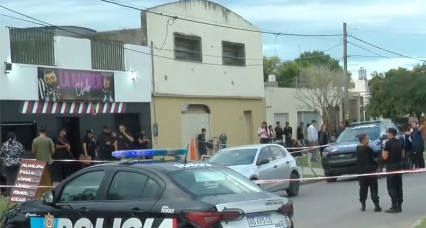 Ataque a balazos en una barbería de barrio Las Flores: un muerto y un herido
