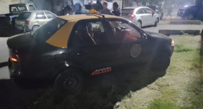 Robó a un taxista y fue atropellado por él durante la huida