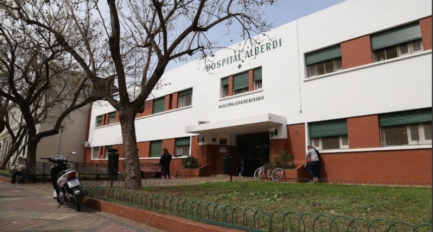 Una mujer recibió un balazo en la cabeza mientras cenaba en su casa