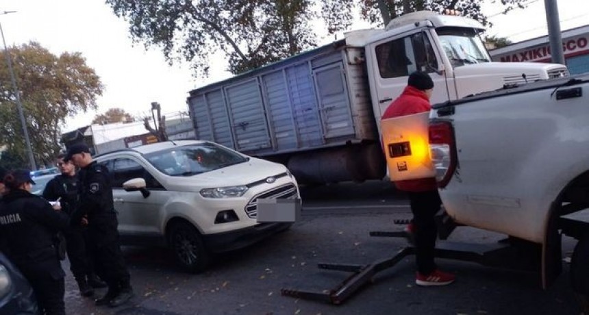 Detenido por conducir ebrio tras quedarse dormido frente a un semáforo