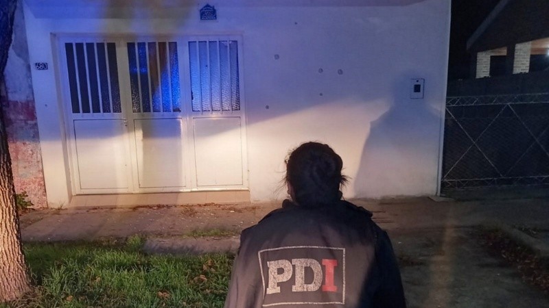 Balacera sacudió a Santa Teresa: atacaron una casa deshabitada vinculada a una rosarina