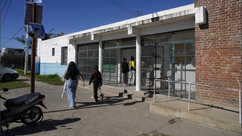 Un alumno llevó un arma a una escuela de Villa Gobernador Gálvez y disparó al huir