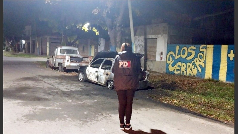Madrugada de incendios intencionales en Rosario: al menos cinco autos fueron atacados