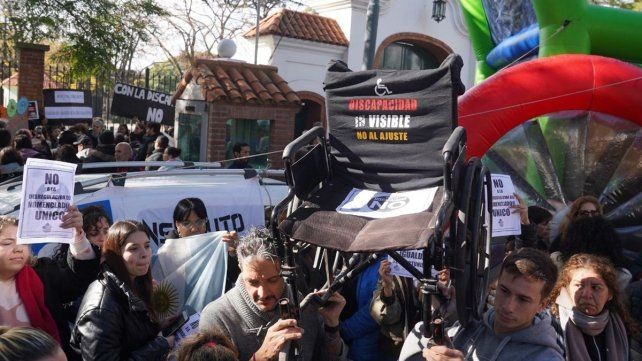 Propuesta de desregulación de servicios de salud preocupa a personas con discapacidad