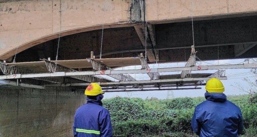 Robos y vandalismo retrasan la reparación del puente Carretero