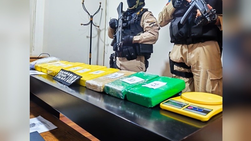 Narcolavado en Roldán: incautaron cocaína, dinero y bienes de lujo