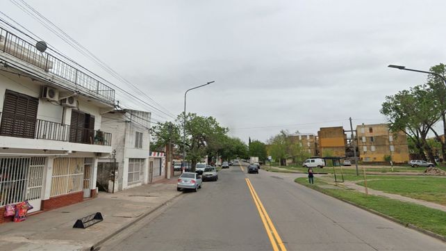 Una mujer sufrió fracturas tras ser baleada por su vecino en zona norte