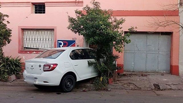 Conductor ebrio chocó su auto contra una casa en Gualeguaychú