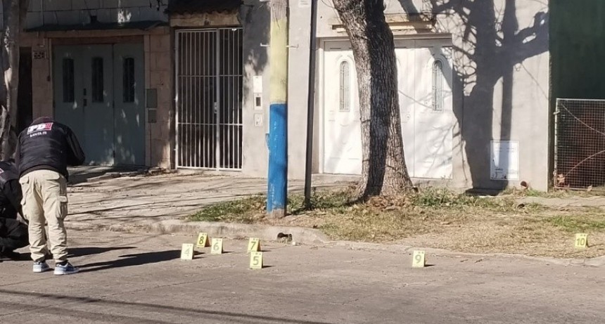 Ataque a tiros en pleno mediodía contra una casa en la zona sur