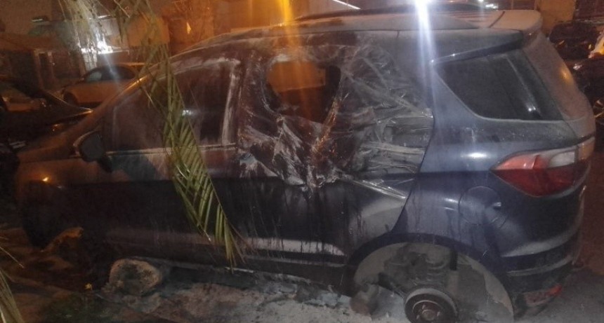 Nuevo incendio de vehículo secuestrado frente a la comisaría 32ª en Rosario