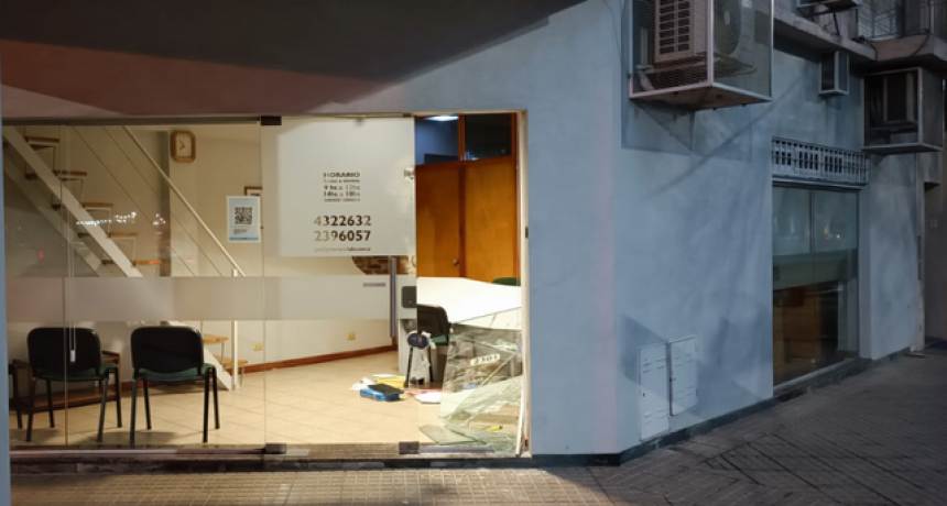 Robo nocturno causa graves daños en una inmobiliaria de zona sur