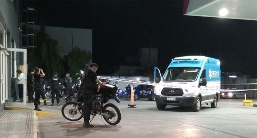 Se entregó la mujer buscada por el crimen del playero y es expareja de un sospechoso clave