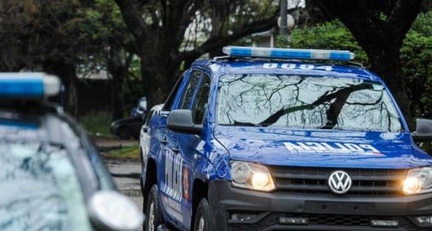Detienen a un ladrón que trepó hasta el segundo piso de un edificio en zona centro