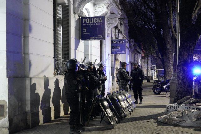 Motín de mujeres detenidas expone que aún hay presas en comisarías de Rosario