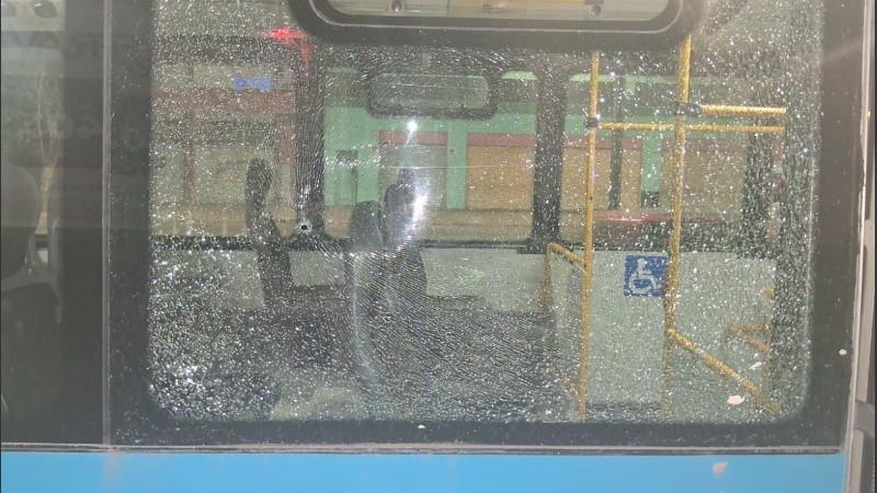 Investigan ataque a balazos contra un colectivo en zona sudoeste