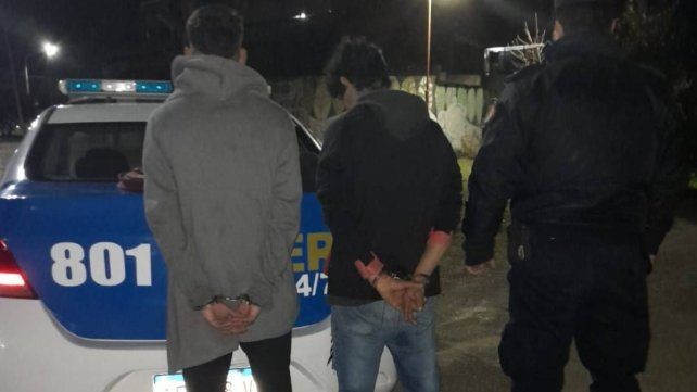 Violenta noche en Paraná: una mujer apuñalada, tiroteo con ráfagas y dos demorados